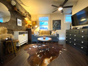 The Chic Guest Retreat in Old Town near CSU!